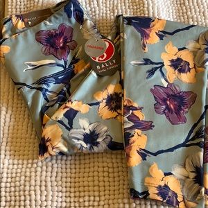 Bally Total Fitness Flora Leggings NWT! Size M